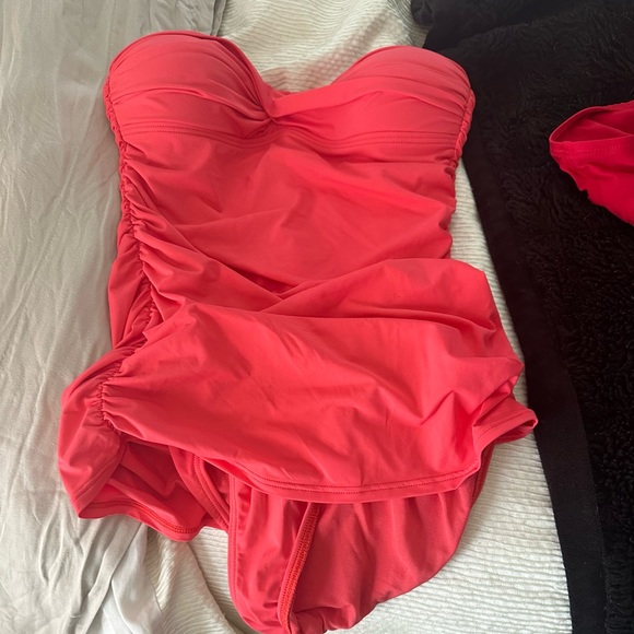 TOMMY BAHAMA Twist Bandeau One Piece Swimsuit - Picture 5 of 6